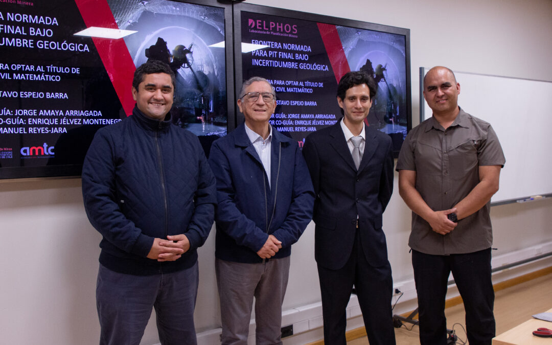 Una trayectoria de excelencia: Nelson Espejo obtiene su título de Ingeniero Civil Matemático tras 30 años de destacada labor profesional