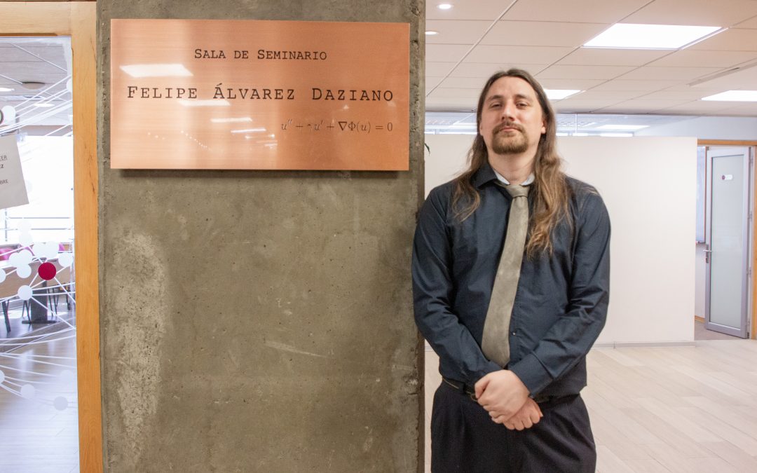 Un viaje por el flujo holomorfo: matemáticas en la frontera entre dos disciplinas